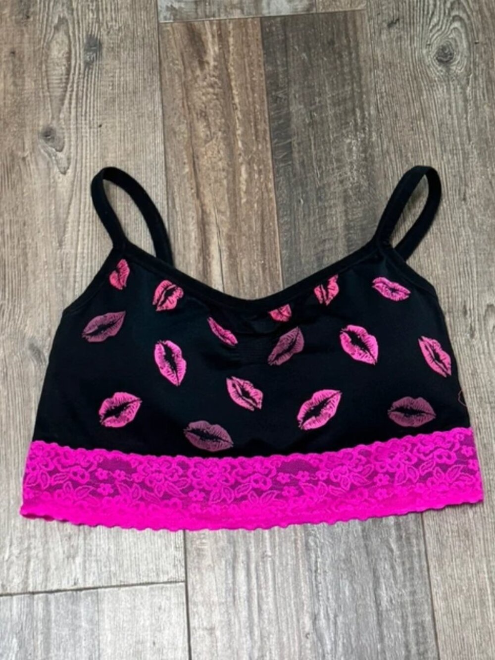 Torrid Curv Pink Lips Black Lace Bralette Size 00 (M/L)